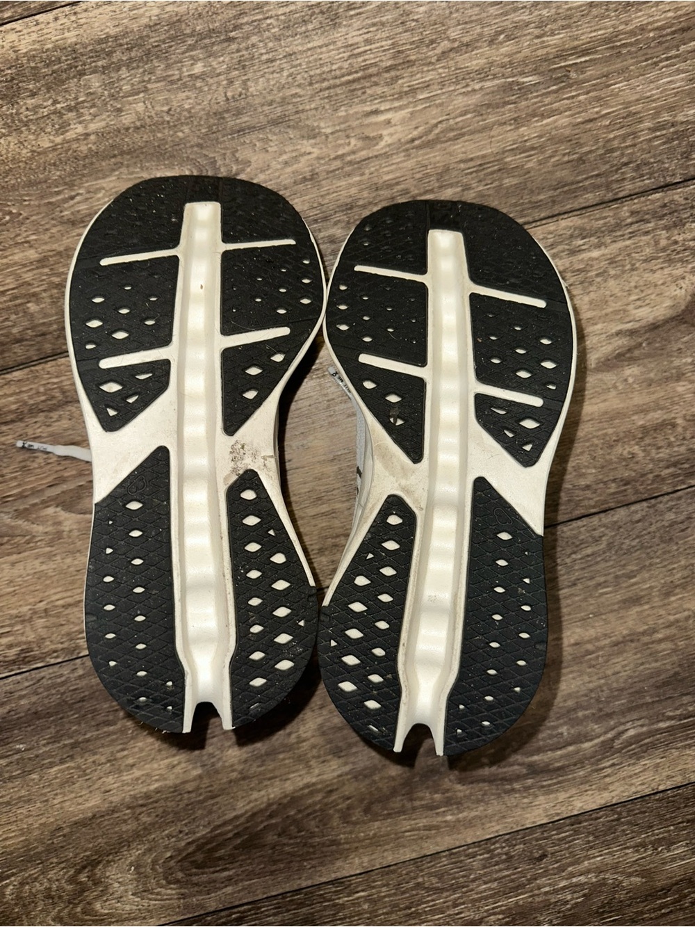 On Running On Cloudsurfer Max Women's Sneakers - Picture 5 of 16